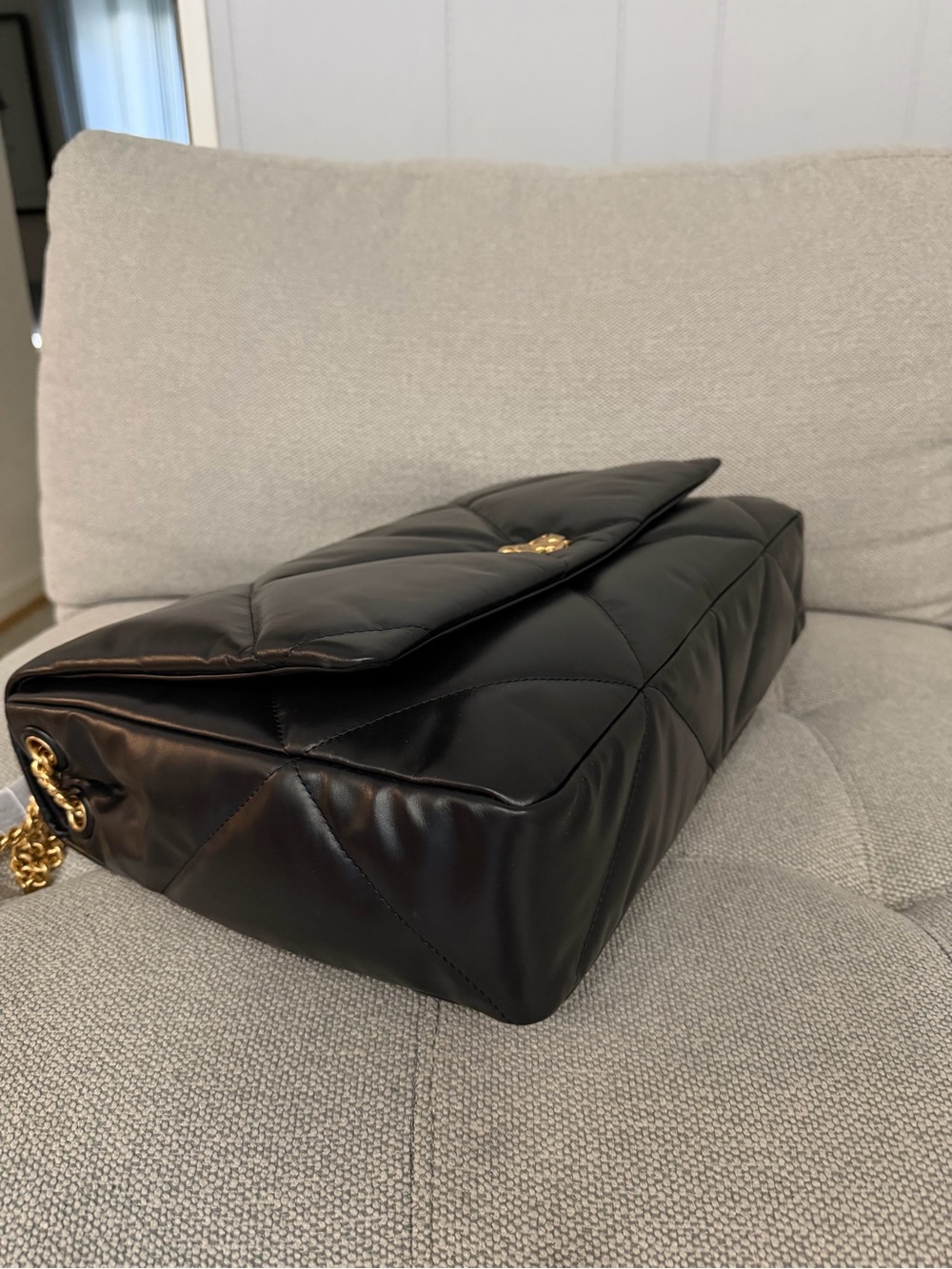 Tory Burch OVERSIZED KIRA DIAMOND QUILT SHOULDER BAG - Picture 7 of 10